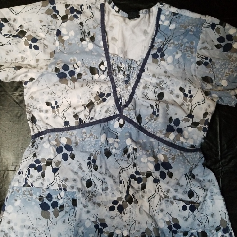 Scrub top
